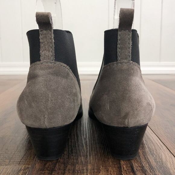 Aquatalia Fionna Ankle Bootie Suede Leather Almond Toe Made in Italy Size 7 Gray - Picture 8 of 16
